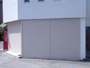 ② 軽量バランスシャッター（手動式）2