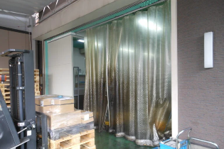 工場高速シートシャッター取付け工事の画像