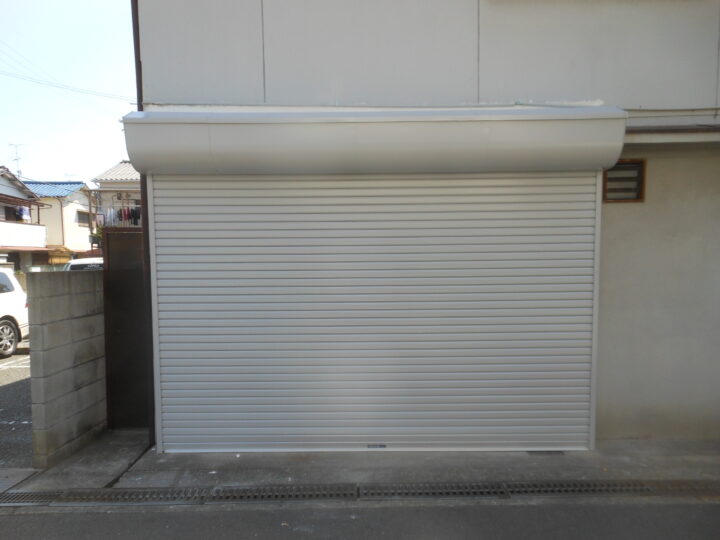 大阪府大東市　ガレージ電動シャッター取替え工事の画像