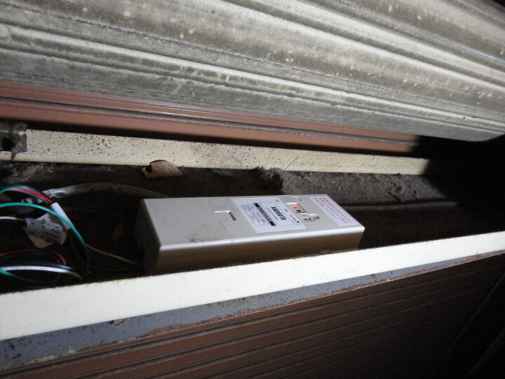 旭区　株式会社エイワシャッター　リモコン装置取替え修理の画像