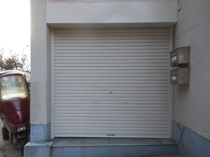 大阪市西淀川区　倉庫軽量シャッター取替え工事の画像