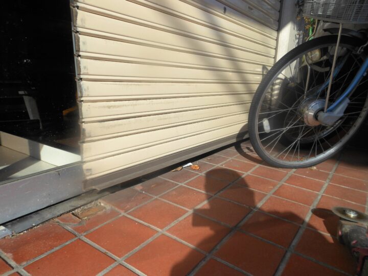 河内長野市　株式会社エイワシャッター　中柱・座板交換修理の画像