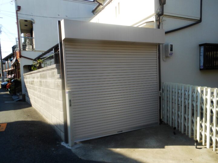 株式会社エイワシャッター東大阪　ガレージシャッター取付け工事の画像