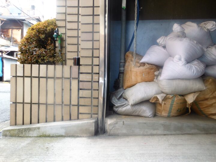 城東区　株式会社エイワシャッター　ガイドレール取替え修理の画像