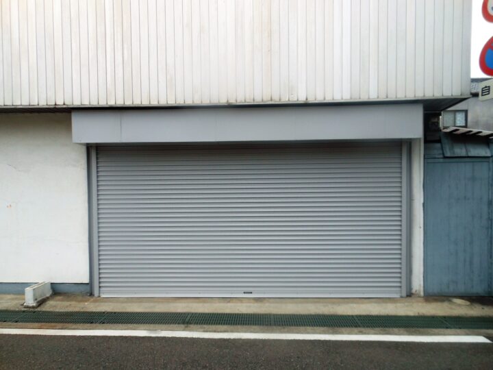 大阪市西区　倉庫電動ワイド式シャッター取替え工事の画像