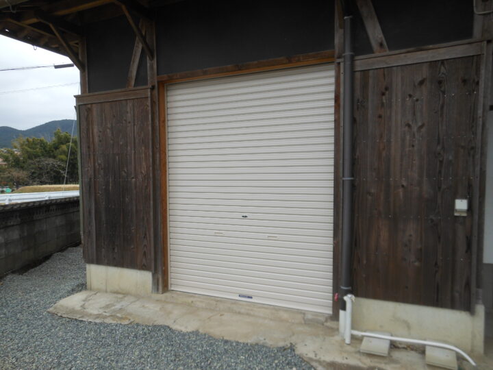 株式会社エイワシャッター　生駒市　軽量シャッター取付工事の画像