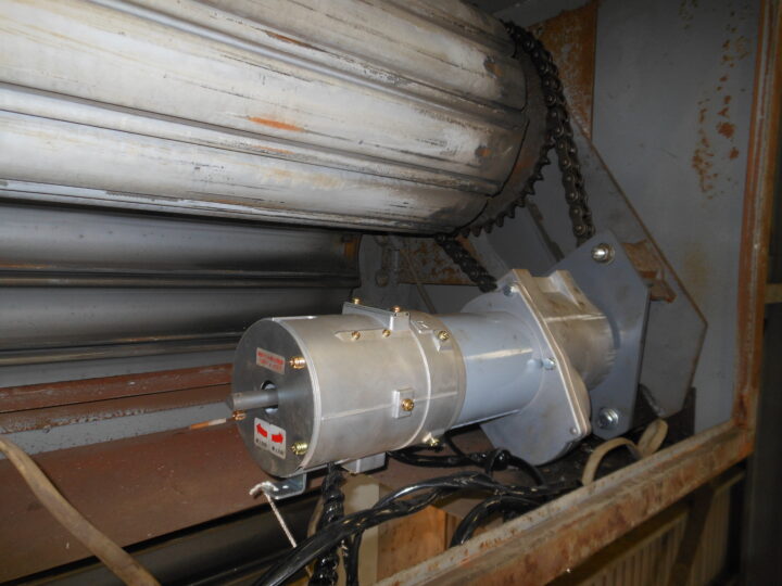 大阪府羽曳野市　電動シャッター開閉機取替え修理の画像