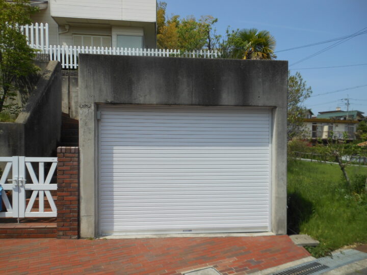 大阪府藤井寺市　ガレージ電動シャッター取替え工事の画像