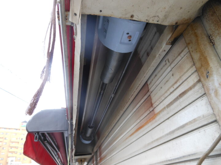 兵庫県西宮市　軽量シャッター巻取りシャフト取替え修理の画像