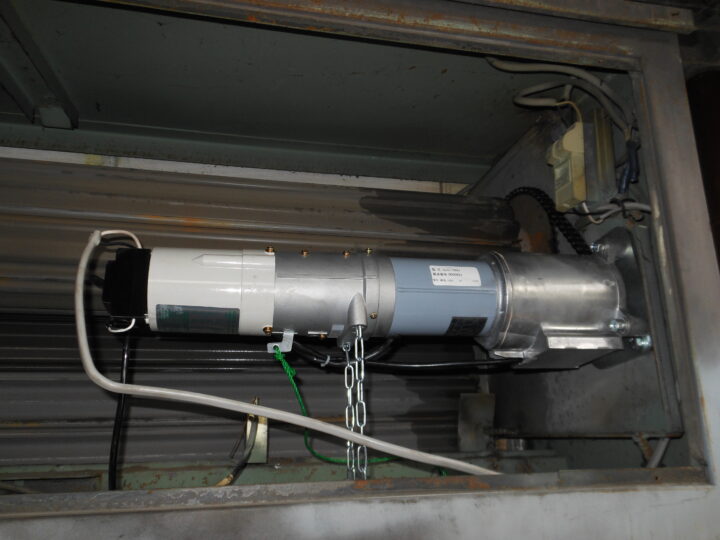 【修理】大阪府大東市　ガレージ電動シャッター開閉機取替え修理の画像