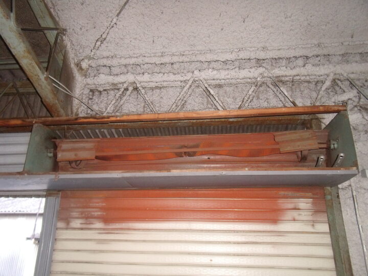 シャッターが重い・開閉しづらい原因と対処の画像