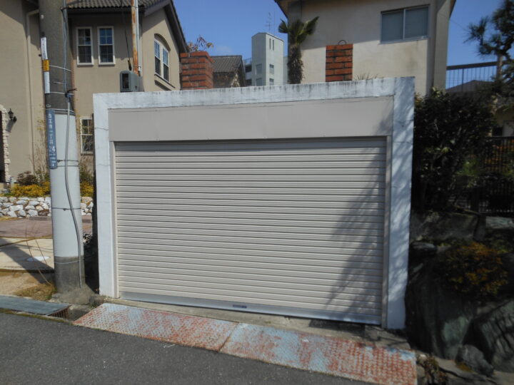 株式会社エイワシャッター　吹田市　車庫電動シャッター取替工事の画像