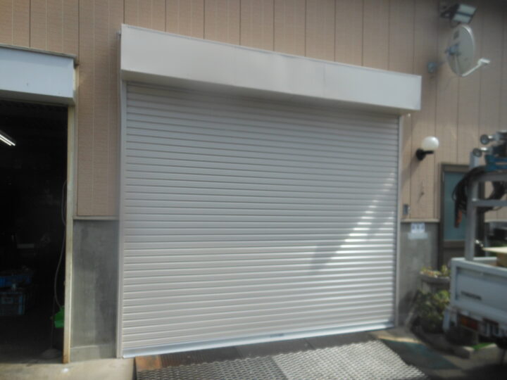 株式会社エイワシャッター　吹田市　工場電動シャッター交換工事の画像