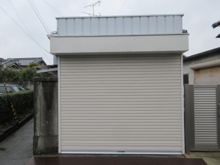 大阪府藤井寺市　ガレージ電動シャッター取替え工事の画像