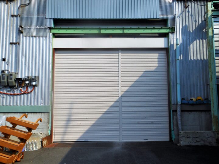株式会社エイワシャッター　尼崎市　倉庫軽量シャッター取替工事の画像