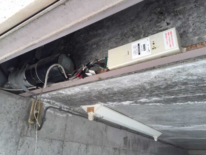 東淀川区　株式会社エイワシャッター　リモコン装置取替え修理の画像