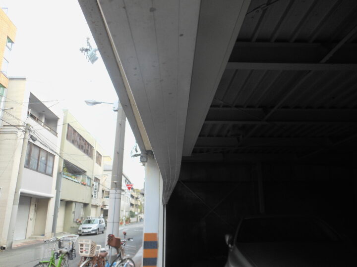 株式会社エイワシャッター城東区　障害物検知装置付き座板取替えの画像
