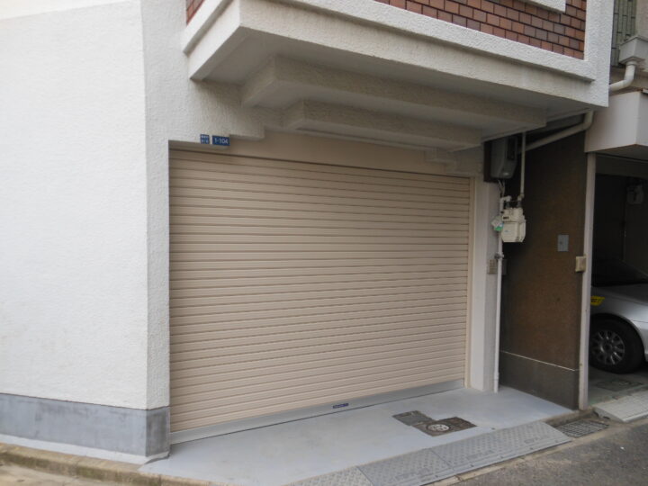 堺市東区　ガレージ電動シャッター取替え工事の画像