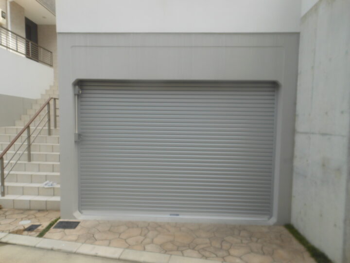 宝塚市　株式会社エイワシャッター　ガレージシャッター取付工事の画像