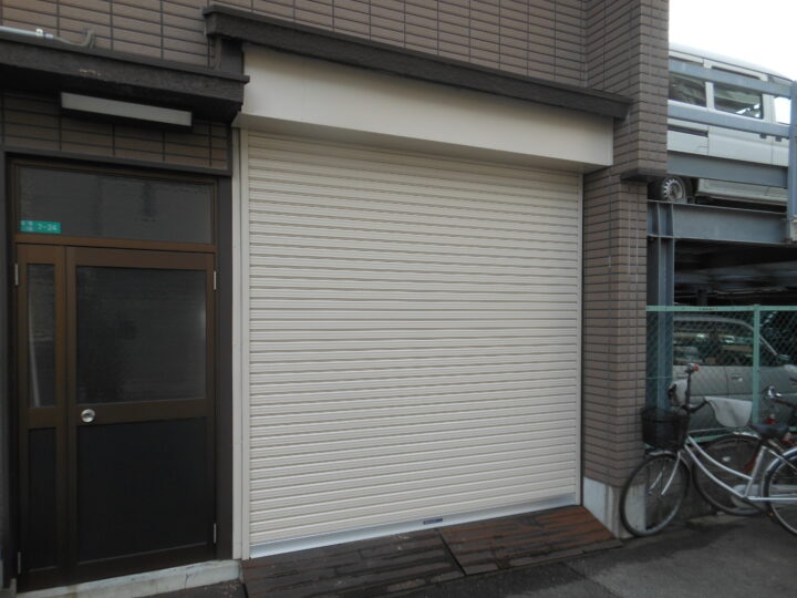 大阪市浪速区　ガレージ電動シャッター取替え工事の画像