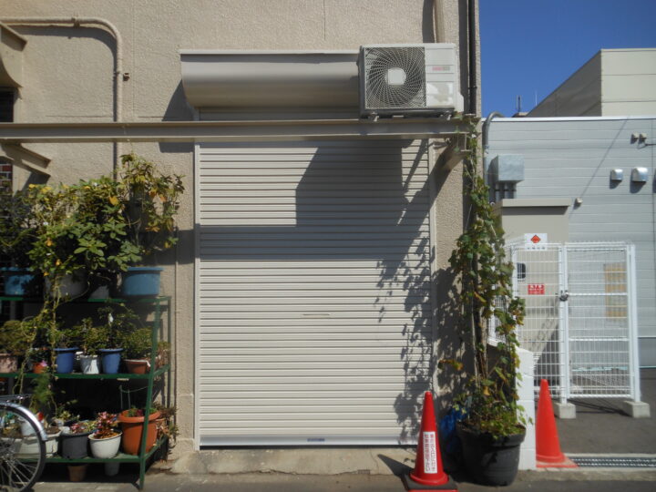 大阪市西区 株式会社エイワシャッター 電動シャッター交換工事の画像