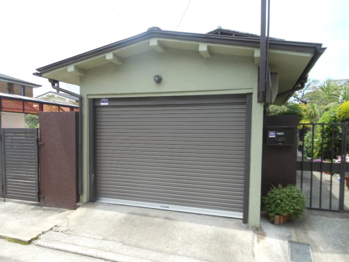 兵庫県伊丹市　ガレージ電動シャッター取替え工事の画像