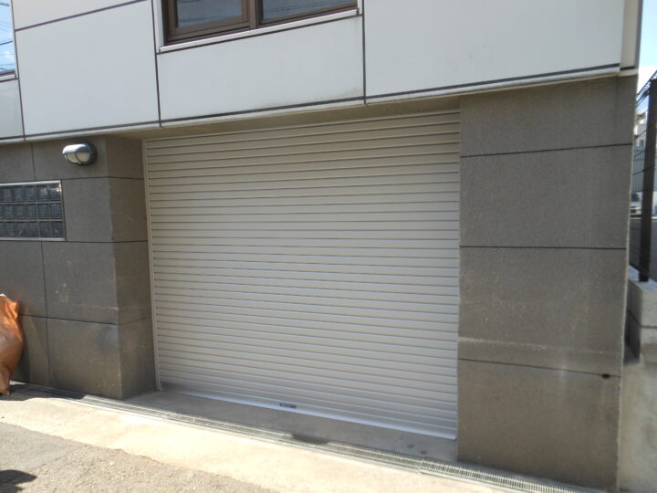 住之江区　株式会社エイワシャッター　倉庫電動シャッター取替えの画像