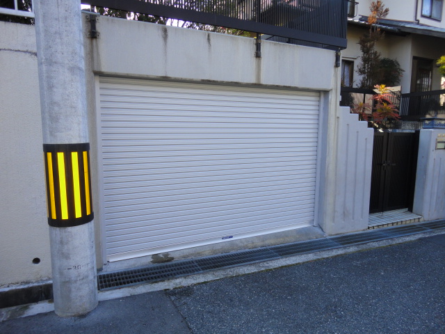 枚方市　株式会社エイワシャッター　車庫電動シャッター取替工事の画像