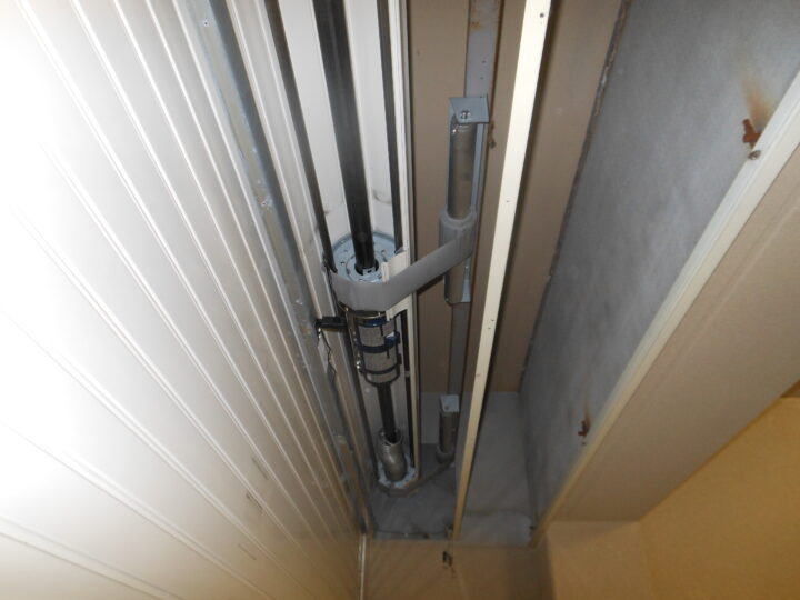 大阪市生野区　電動シャッター開閉機付き巻取りシャフト取替え工事の画像