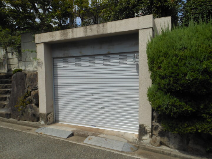 株式会社エイワシャッター　箕面市　ガレージシャッター取替工事の画像