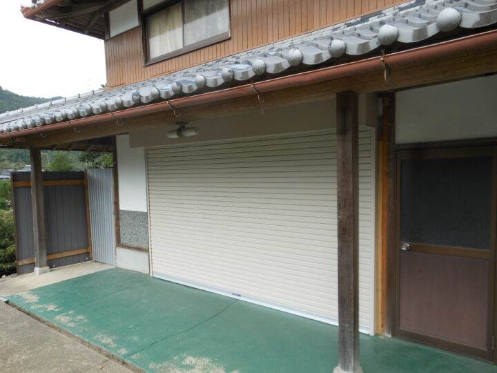 富田林市　株式会社エイワシャッター　倉庫電動シャッター取替えの画像