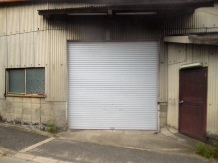 川西市　株式会社エイワシャッター　工場軽量シャッター取替工事の画像
