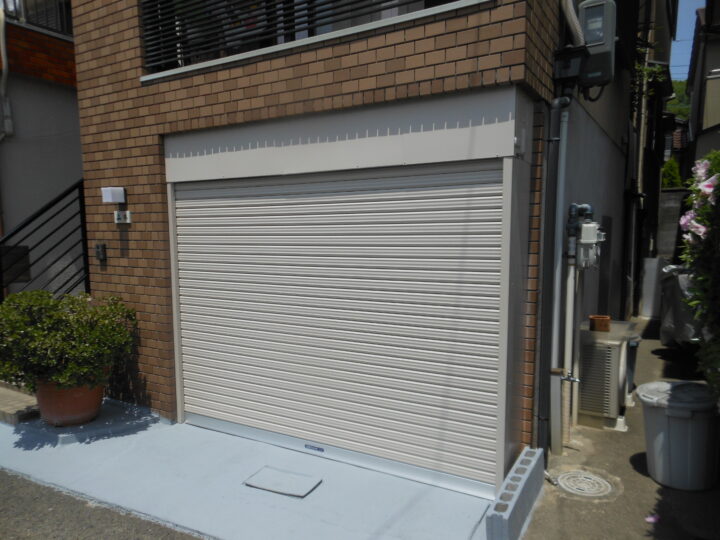 大阪府羽曳野市　ガレージ電動シャッター取付け工事の画像