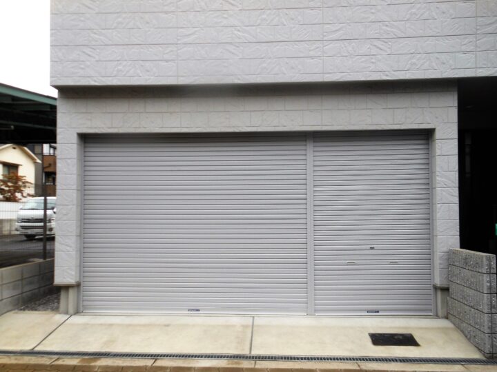 大阪市阿倍野区　ガレージ電動シャッター取替え工事の画像