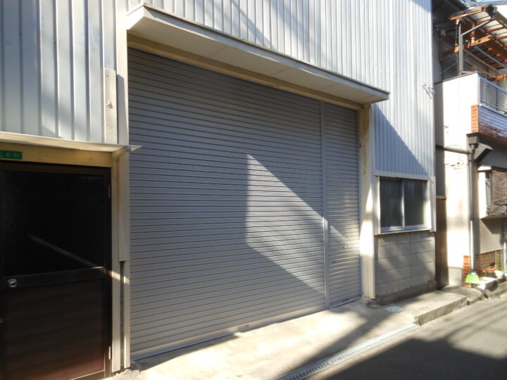 大阪市港区　倉庫電動シャッター取替え工事の画像