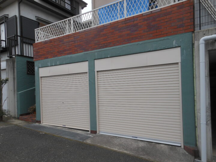 株式会社エイワシャッター　宝塚市　車庫電動シャッター取付工事の画像