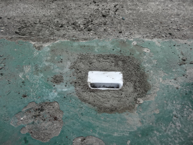 大阪市住之江区　軽量シャッターツボガネ埋め替え修理の画像