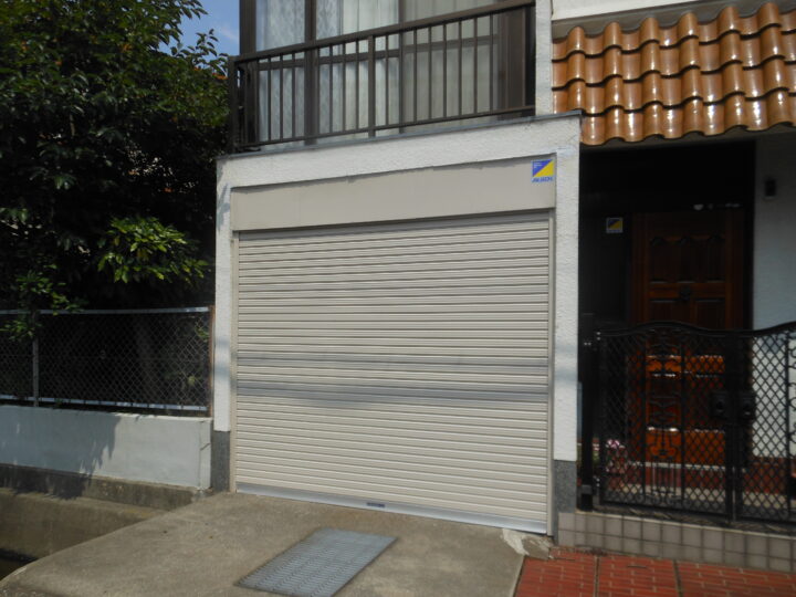 株式会社エイワシャッター西宮 ガレージ電動シャッター取替工事の画像