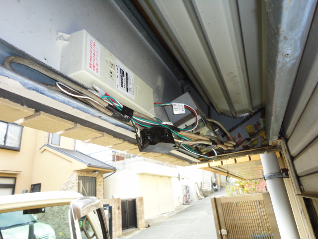 大阪市大正区　電動シャッターリモコン装置取替え修理の画像