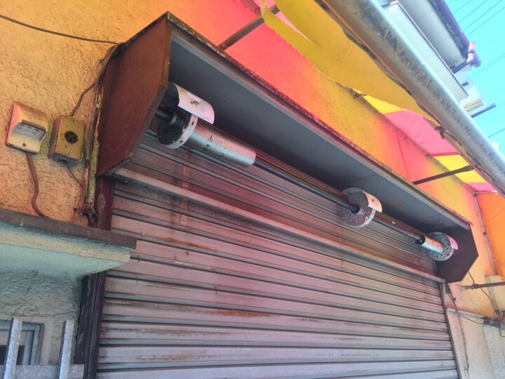 大阪市中央区　軽量シャッター巻取りシャフト取替え修理の画像