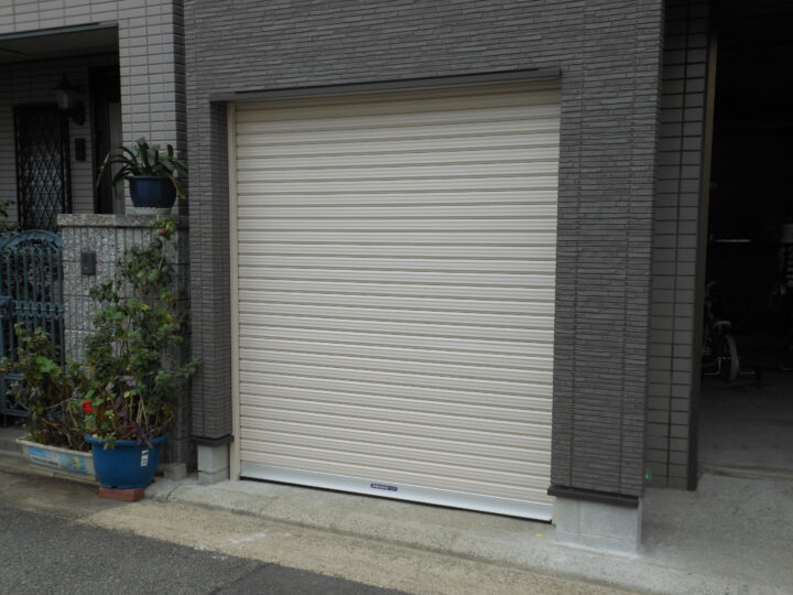 泉大津市　株式会社エイワシャッター　電動シャッター取付け工事の画像