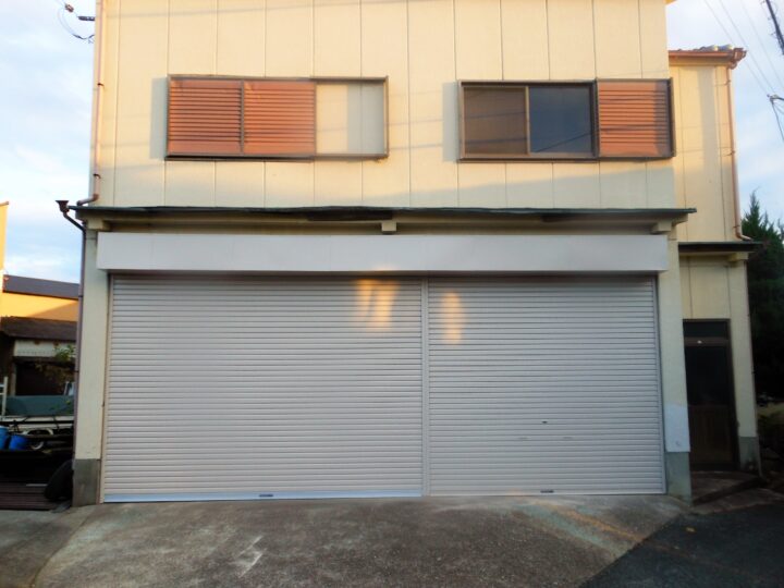 箕面市 株式会社エイワシャッター ガレージシャッター交換工事の画像