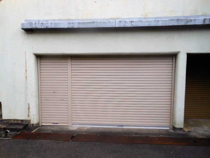 大阪府寝屋川市　ガレージ電動シャッター取替え工事の画像