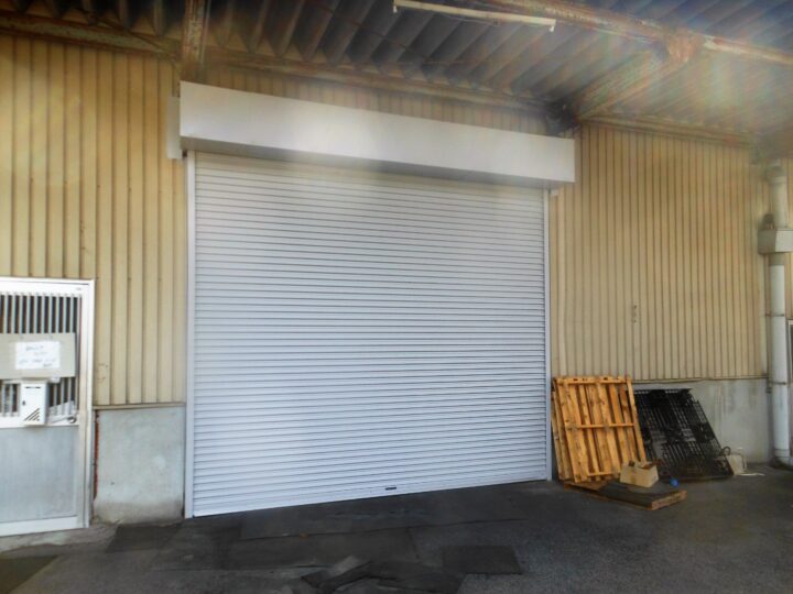 株式会社エイワシャッター 堺市中区 工場電動シャッター施工の画像