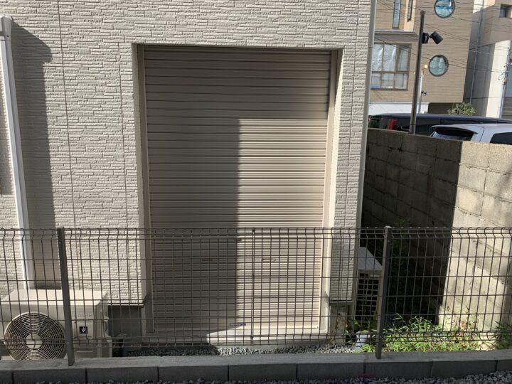大阪市東住吉区　手動シャッター取付け工事の画像