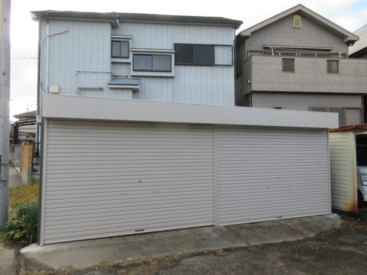 大阪府岸和田市　倉庫軽量シャッター取替え工事の画像