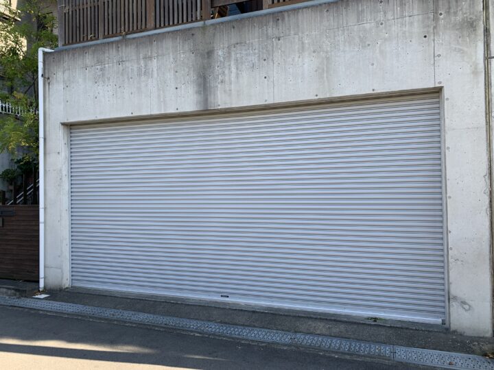 香芝市　株式会社エイワシャッター　車庫電動シャッター取替工事の画像