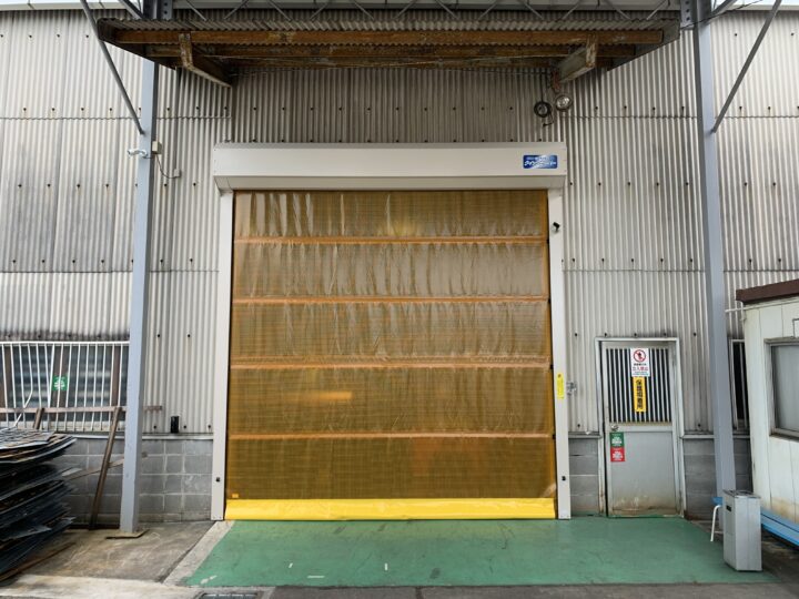 大阪府岸和田市 工場高速シートシャッター取付け工事の画像
