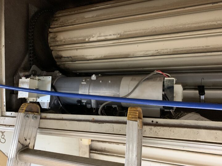株式会社エイワシャッター　西淀川区　電動シャッター開閉機修理の画像