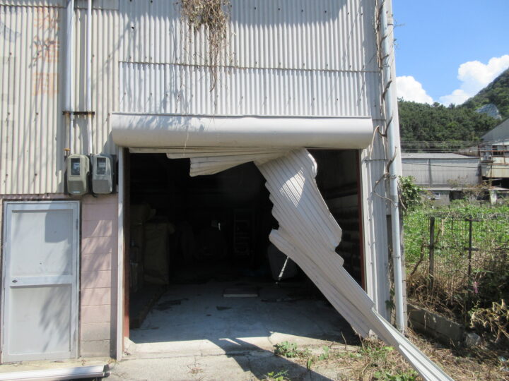 東大阪市　株式会社エイワシャッター　スラット復旧修理の画像